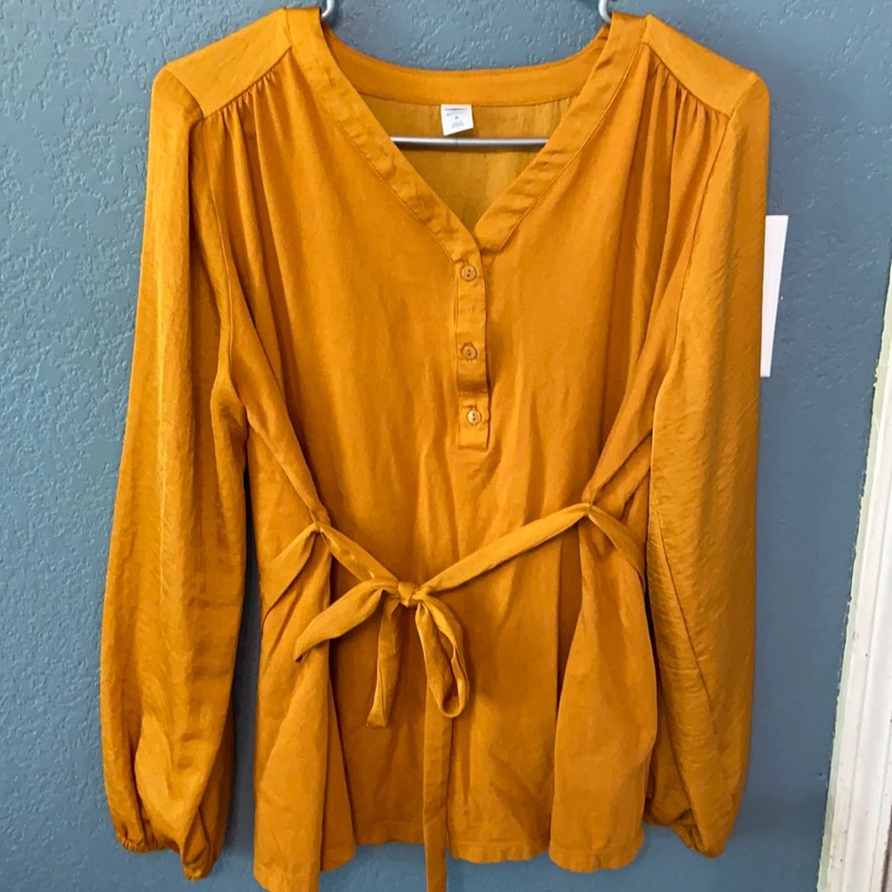SOLD Old Navy Maternity/Nursing Top